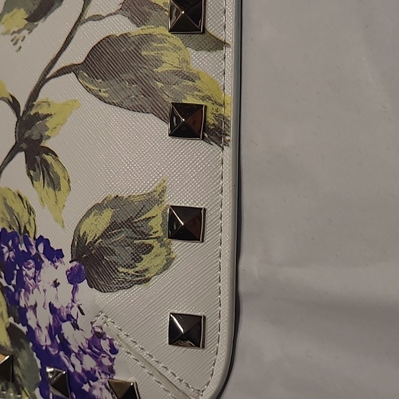 White House Black Market Floral White Clutch Wristlet with Stud Accents - Picture 7 of 8